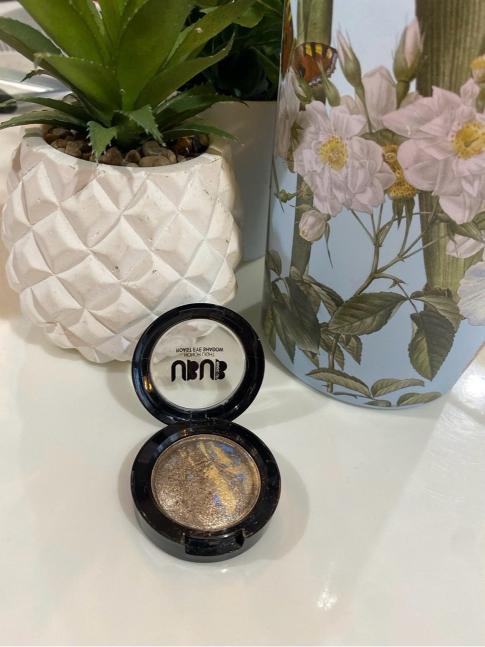 STUNNING Honor Light Roast Iridescent Eye Shadow #12